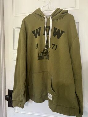 WDW Walt Disney World Castle, green sweatshirt hoodie